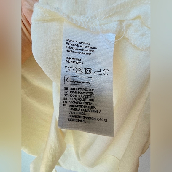 H&M Elegant Cream Butter Ivory Sleeveless Top Hi Low Satin V Neck Size 10 - Picture 6 of 6